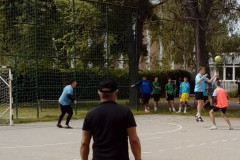 2-Berzsenyi-2024-Bemelegites.-a-hatterben